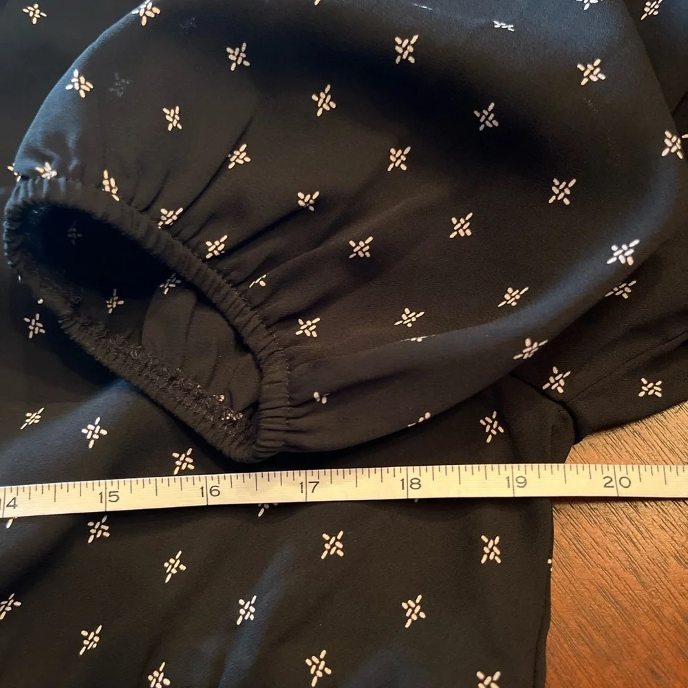 dee elly M, V open shirt style collar, black blouse - Picture 7 of 9